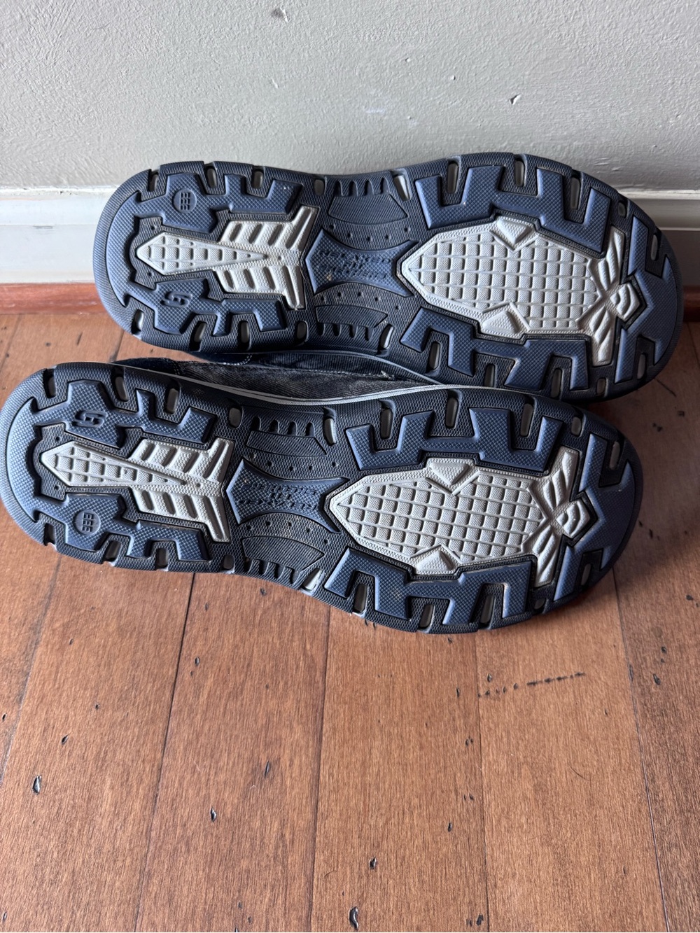 Skechers Men's Slip-On Loafers in Charcoal and Black - Picture 4 of 7